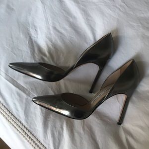 Manolo Blahnik pewter/gray/metallic pumps size 6